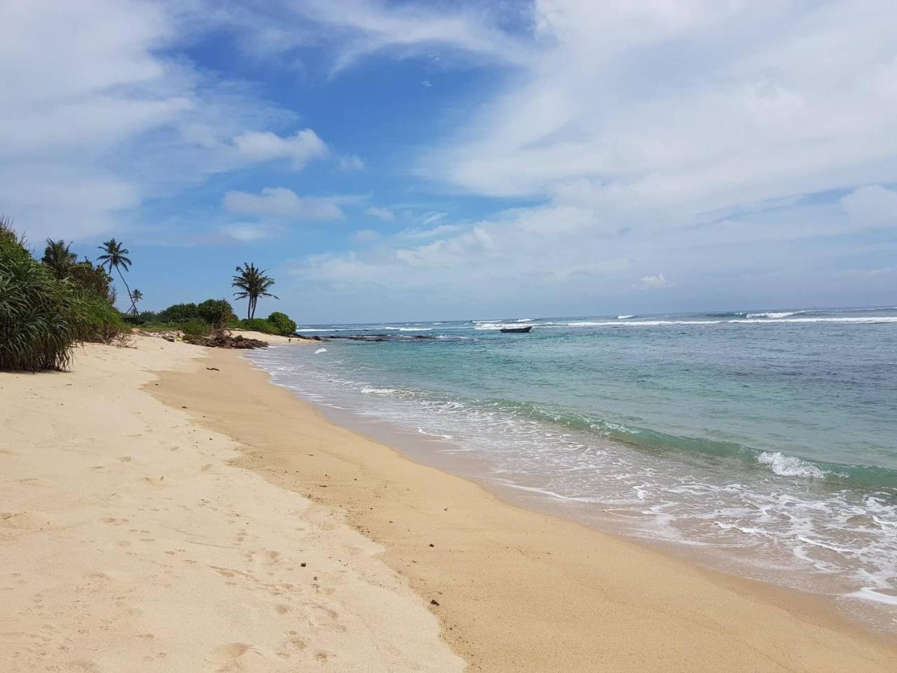 White Villa Beach Resort ミリッサ エクステリア 写真