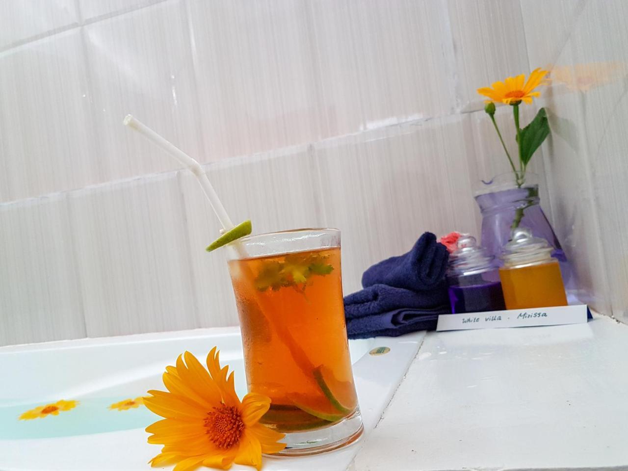 White Villa Beach Resort ミリッサ エクステリア 写真